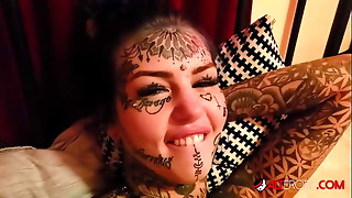 Big orb tattooed sweetie wants to be fucked bad!