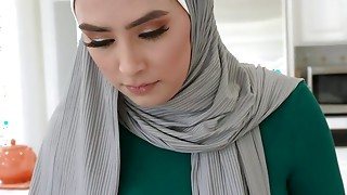 I Caught My Mates Scorching Muslim Hijab Step Mother Masturbating & She Sucked Me Off For My Silence