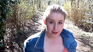 Sexy curvy babe takes it in the booty