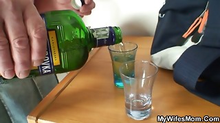 She fucks her sonnie in law after couple of swallows