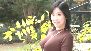 「二人目を妊娠してからめっきり減ってしまって…。」やわらかそうなおっぱいが目を引く新井ゆうさん34歳。会社員の旦那様と二人の娘さんの四人家族。減ってしまったという夫婦の営みは回復するどころかマイナス成長を続けていて最近は二ヵ月に一度あれば良い方だという新井家。近所のスーパーでレジ打ちのパートをしているゆうさんはそんな物足りない日々を悶々と過ごしていたが店長と浮気を経験。
