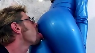 Brunette gives salivating blowjob in boots and spandex