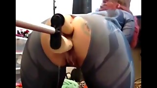 Dual penetration with a boinking machine - gigantic booty