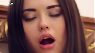 Li Moon masturbandose