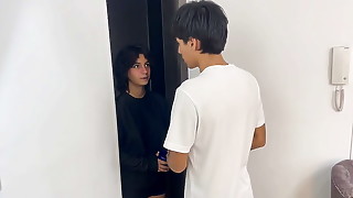 Vecina nueva de mi unidad es muy cachonda y me viene a pedir que me la folle duro y me le corra adentro.